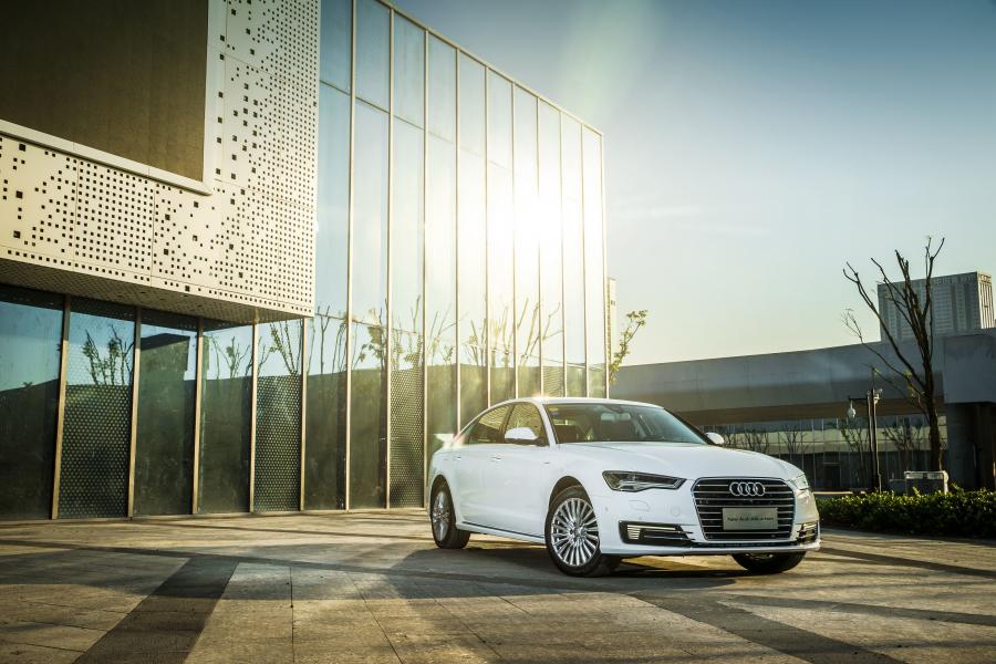  Audi A6 L 40 e-tron (4G, C7) 2016 года  (фото 17 из 32)